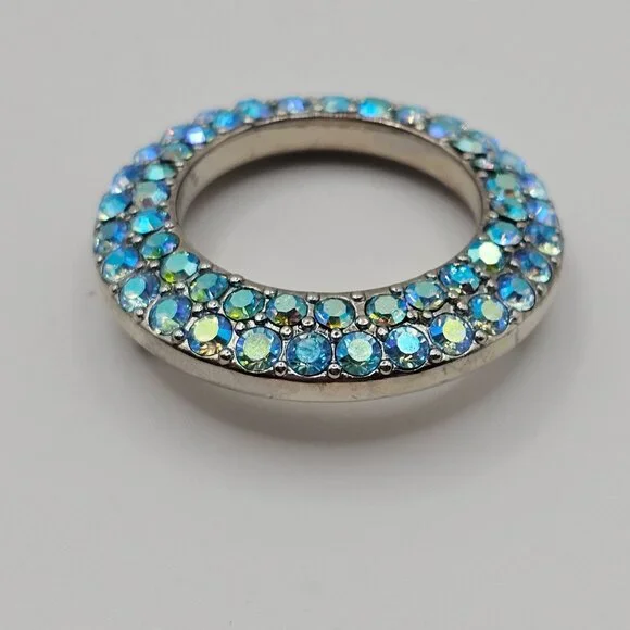 Vintage Unsigned Silver Toned Aqua Blue Rhinestone Circular Wreath Pin Brooch - Picture 5 of 16